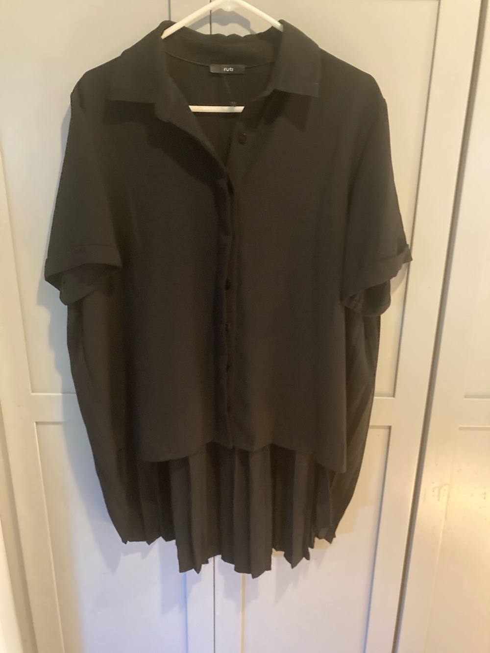 Ruti Look in the Back Pleated Blouse Black